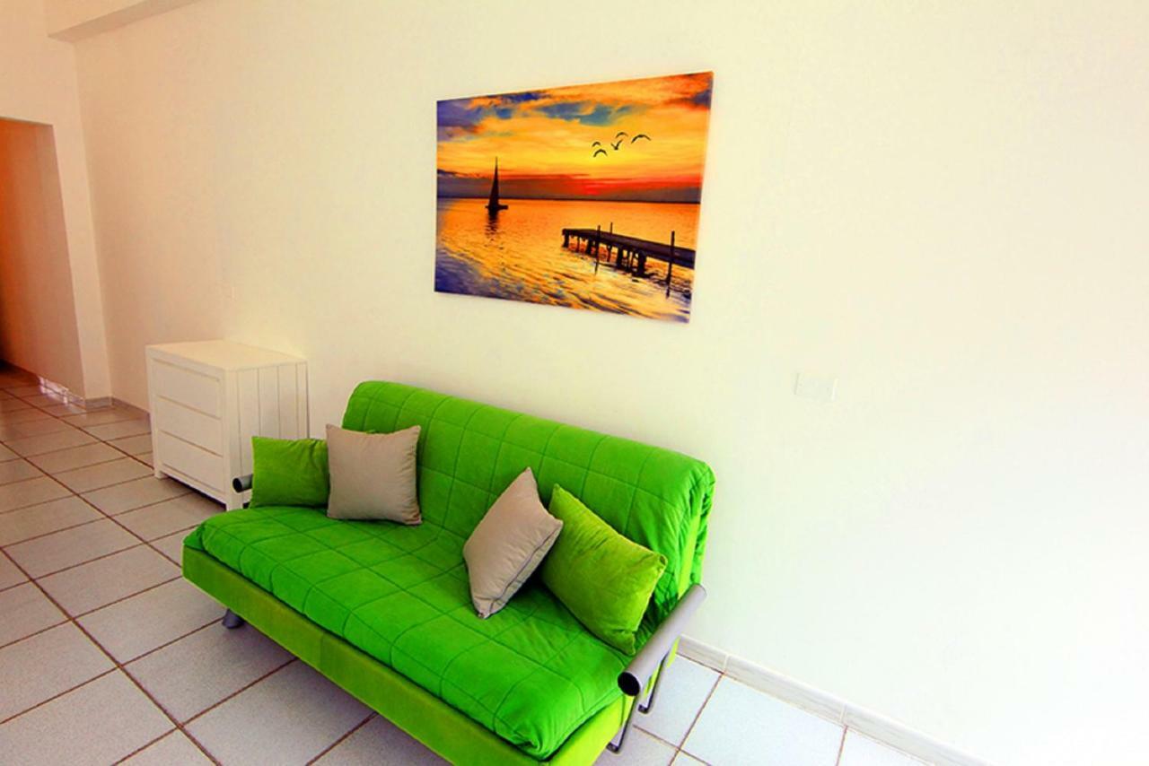 Casa Vacanze Fronte Apartment *